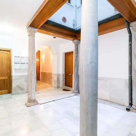 Apartment Precioso Piso En Pleno Centro De Junto A Iglesia De San Matias *