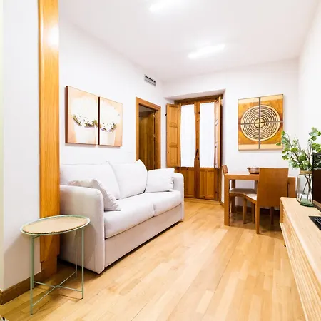 Precioso Piso En Pleno Centro De Junto A Iglesia De San Matias Apartment *